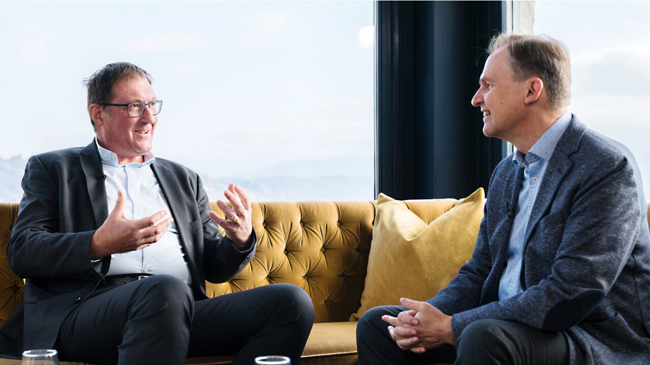 bbv-Verwaltungsratspräsident Adrian Bachofen (links) im Gespräch mit Psychologe Damian Läge.