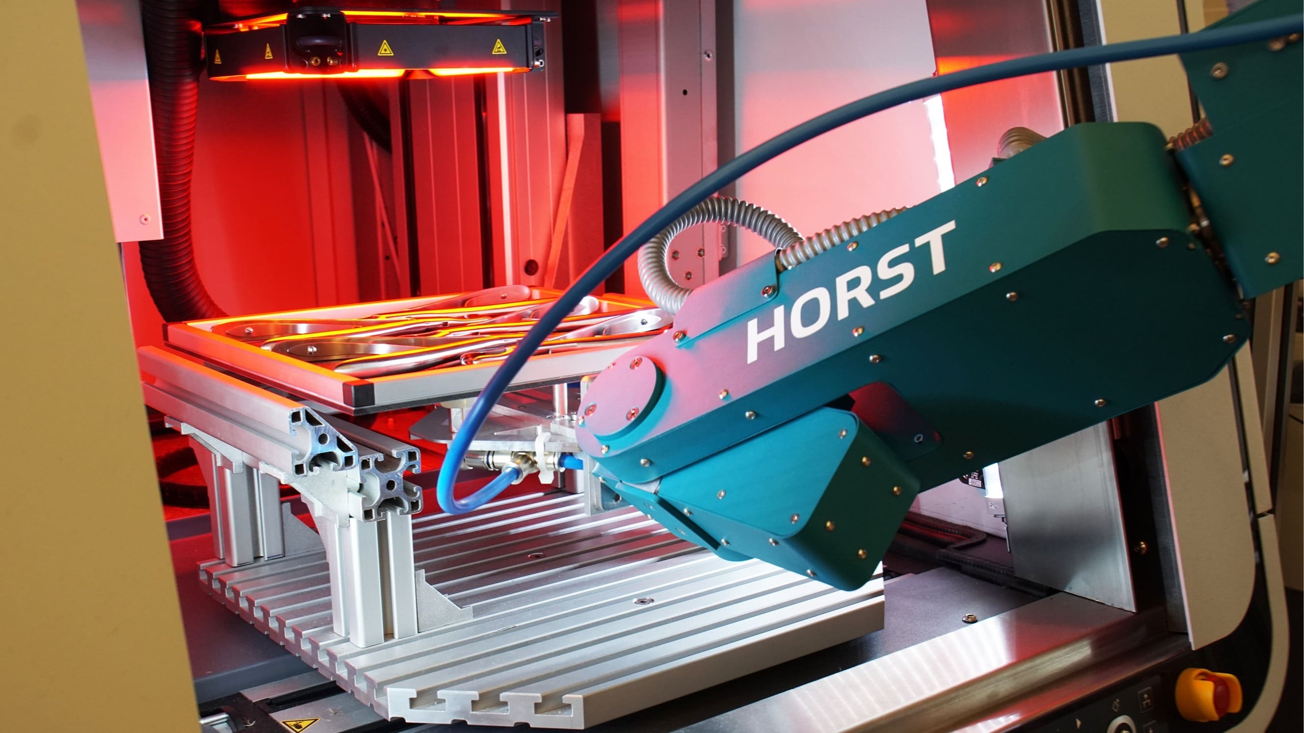 Loading robot optimizes laser marking workflow